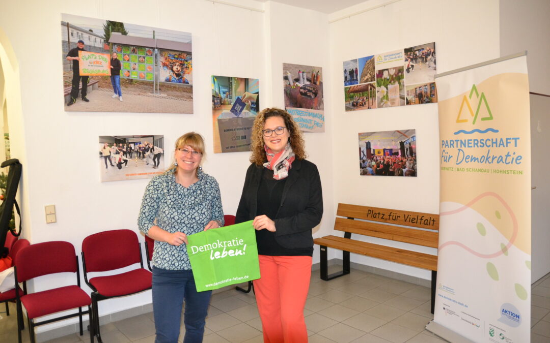Neue Ausstellung im Sebnitzer Rathaus zeigt Projekte der Partnerschaft für Demokratie