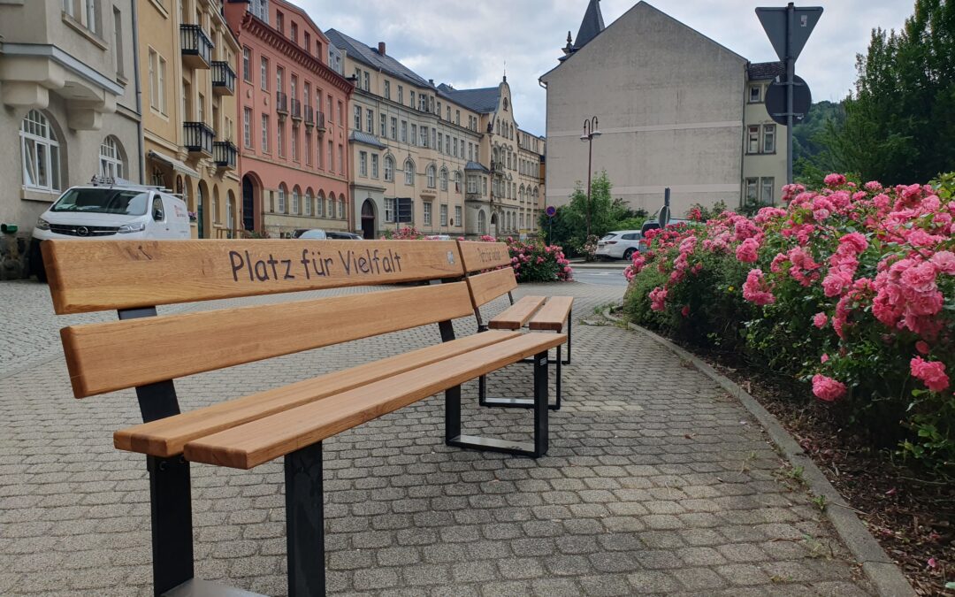 „Platz für Vielfalt“ – Eine Bank für den Dialog und Austausch