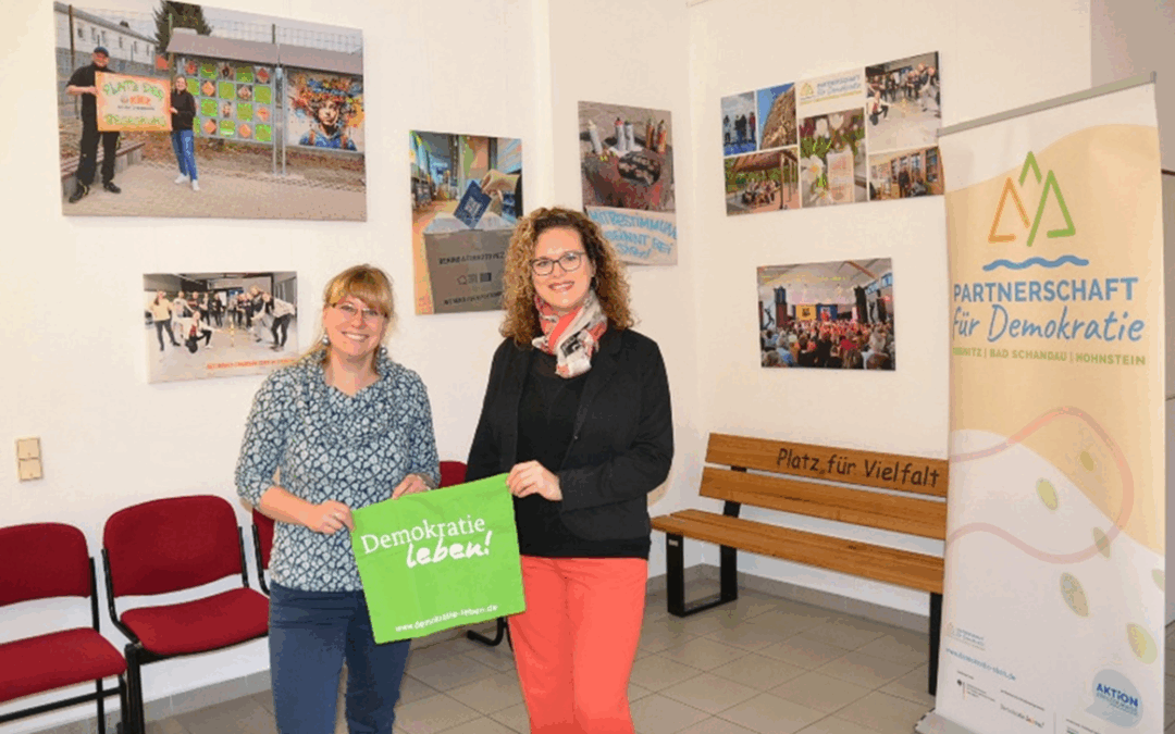Neue Ausstellung im Sebnitzer Rathaus zeigt Projekte der Partnerschaft für Demokratie